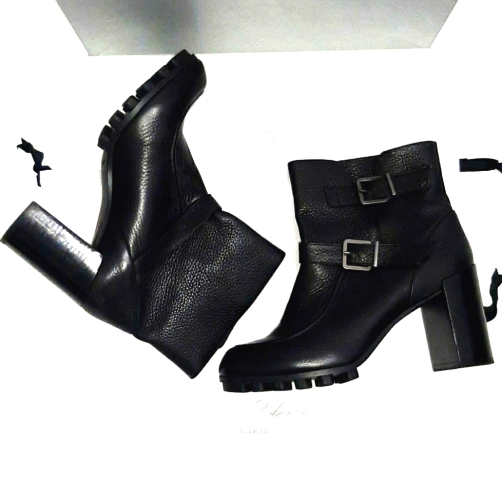 NIB Robert Clergerie black leather bootie